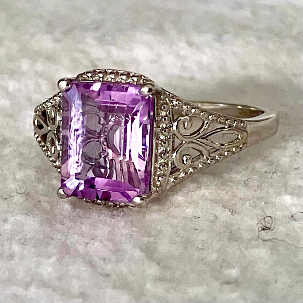 Stunning 3 Carat Emerald Cut Amethyst Ring in Platinum Over Sterling Silver - Picture 6 of 15